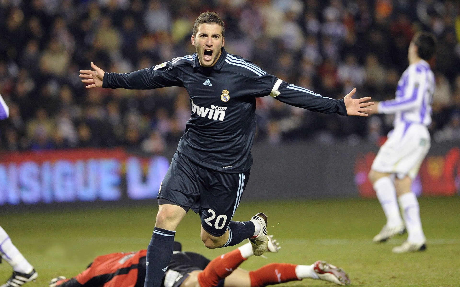 九游官网-秘鲁单节风暴撕裂袋鼠防线，格纳布里全能统治点燃全场