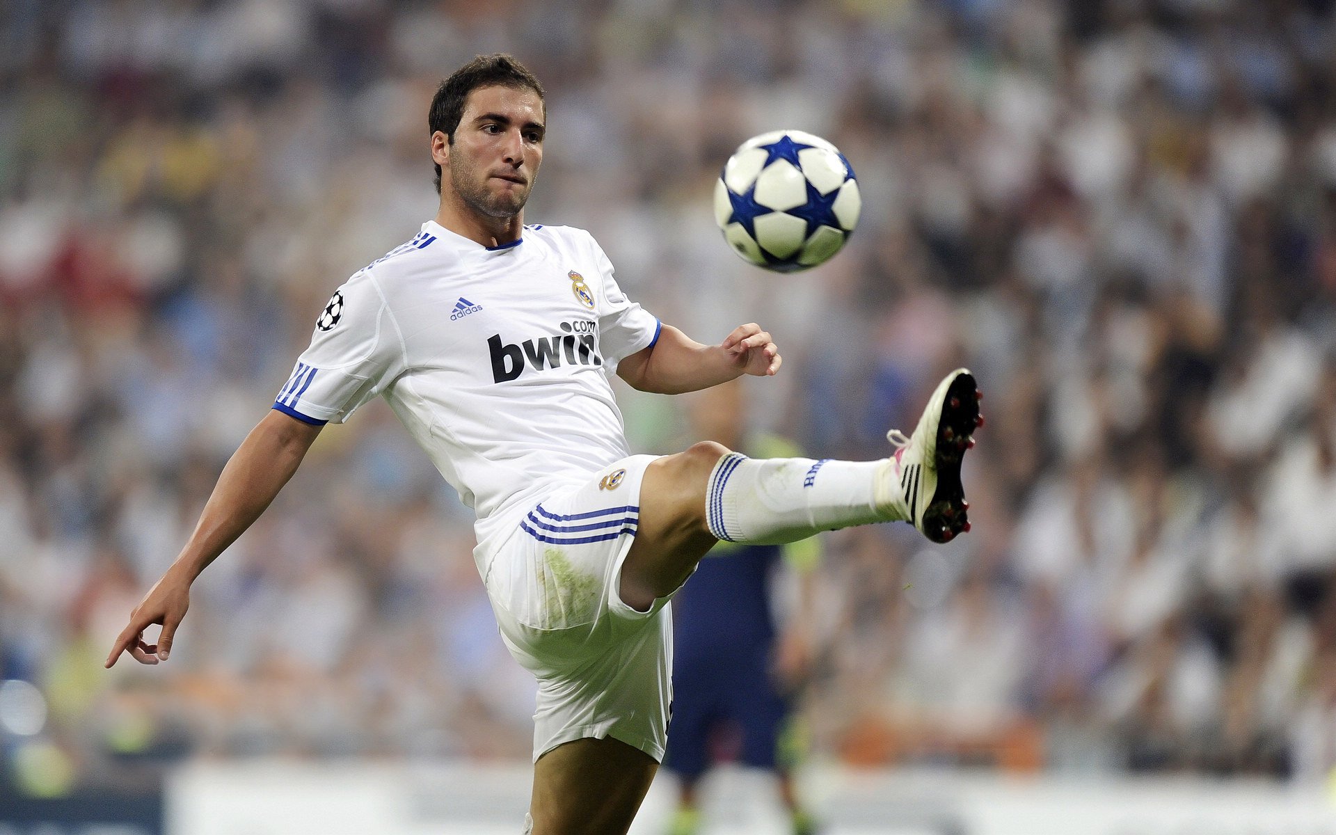 九游娱乐官方-南美高原鏖战启示录,德甲争冠战的秘鲁-玻利维亚式对决